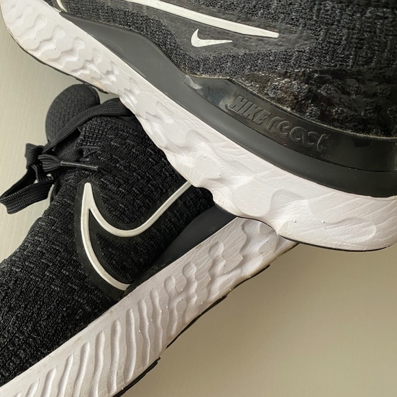 Nike React Infinity Flyknit 3 Black and White Size 11 main image 13